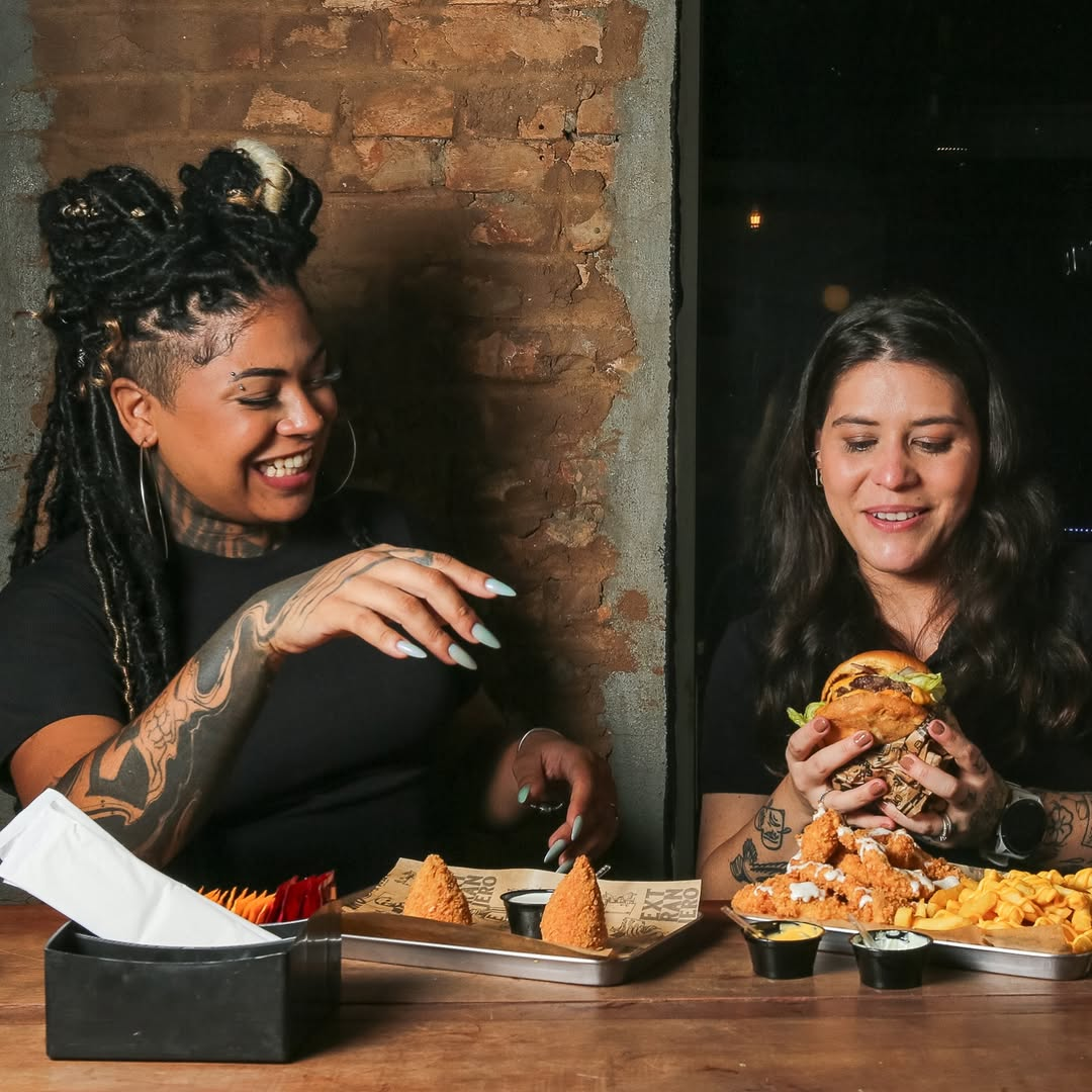 Nada-melhor-que-um-tempo-de-qualidade-comendo-um-burger-delícia-com-aquele-drink-ou-chope-no-caprich
